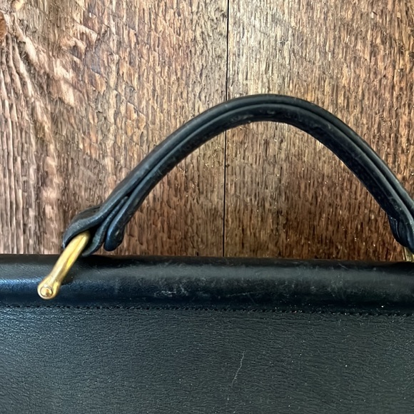 Vintage coach crossbody. - Picture 5 of 13